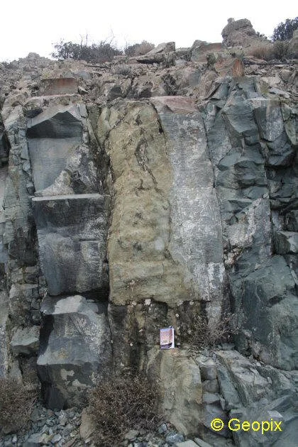 epidosite-dyke-yellow-brown.jpg