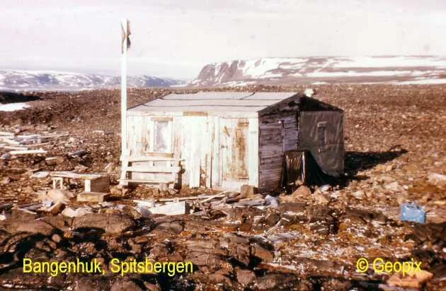 felsenmeer-hut-spitsbergen.jpg
