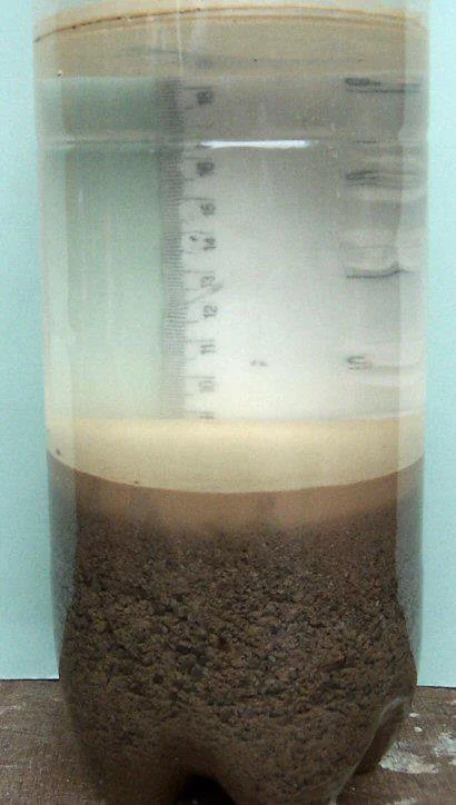 graded-bedding-bottle-clay-settled.jpg