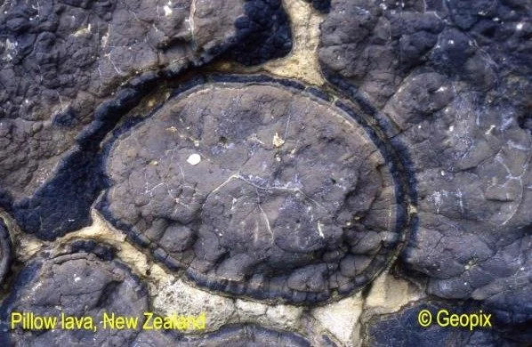 pillow-lava-new-zealand-cross-section.jpg