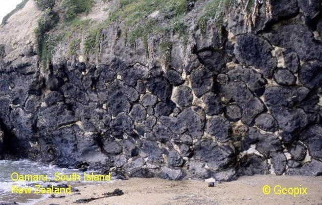pillow-lavas-oamaru-harbour.jpg