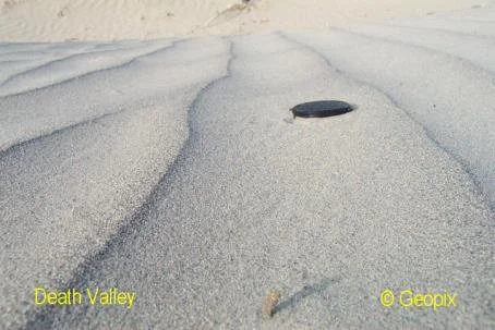 desert-ripples-asymmetrical-wind-from-left.jpg
