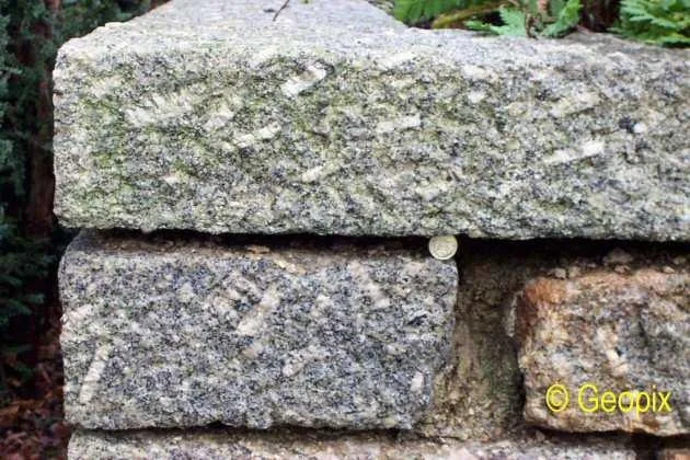 granite-blocks-aligned-phenocrysts.jpg