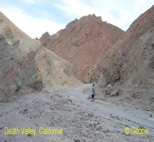 death-valley-dry-valley-wadi.jpg
