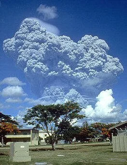pinatubo-ash-cloud-clark-air-base.jpg