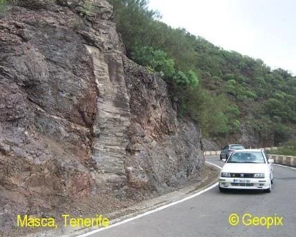 dyke-columnar-jointing-masca-tenerife.jpg