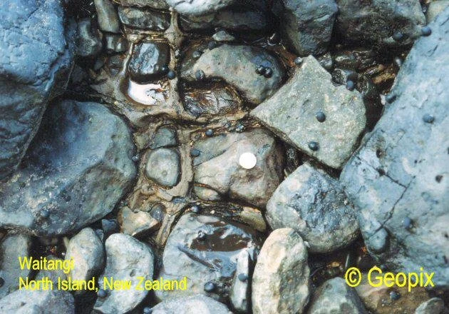 spheroidal-weathering-mafic-detail.jpg