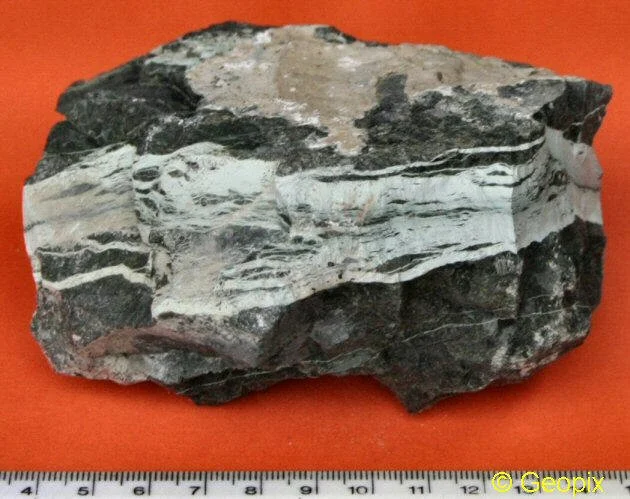 chrysotile-asbestos-vein-hand-specimen.jpg
