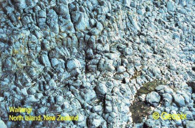 spheroidal-weathering-mafic-overview.jpg