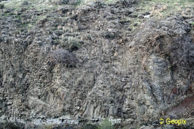 sheeted-dykes-to-pillow-lavas-transition.jpg