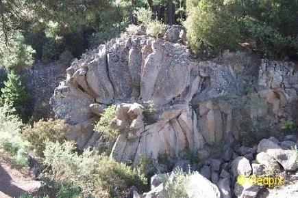 radial-columnar-jointing-lava-tube.jpg