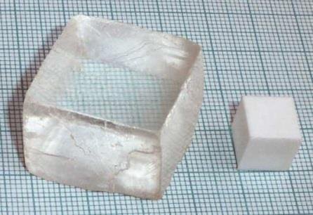 calcite-cleavage-rhomb.jpg