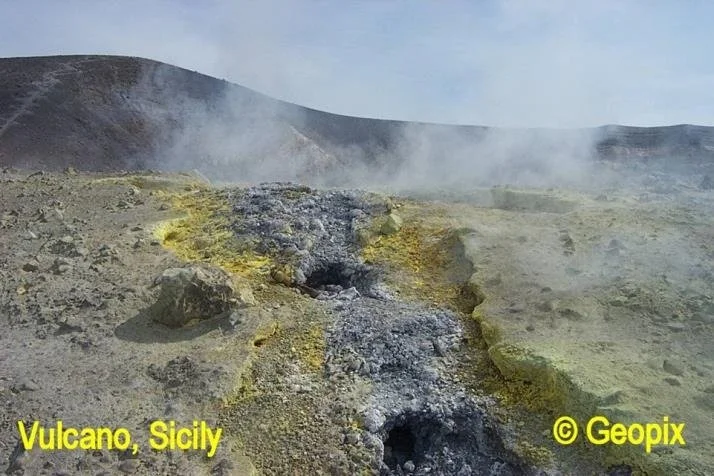 vulcano-crater-fumarole-sicily.jpg