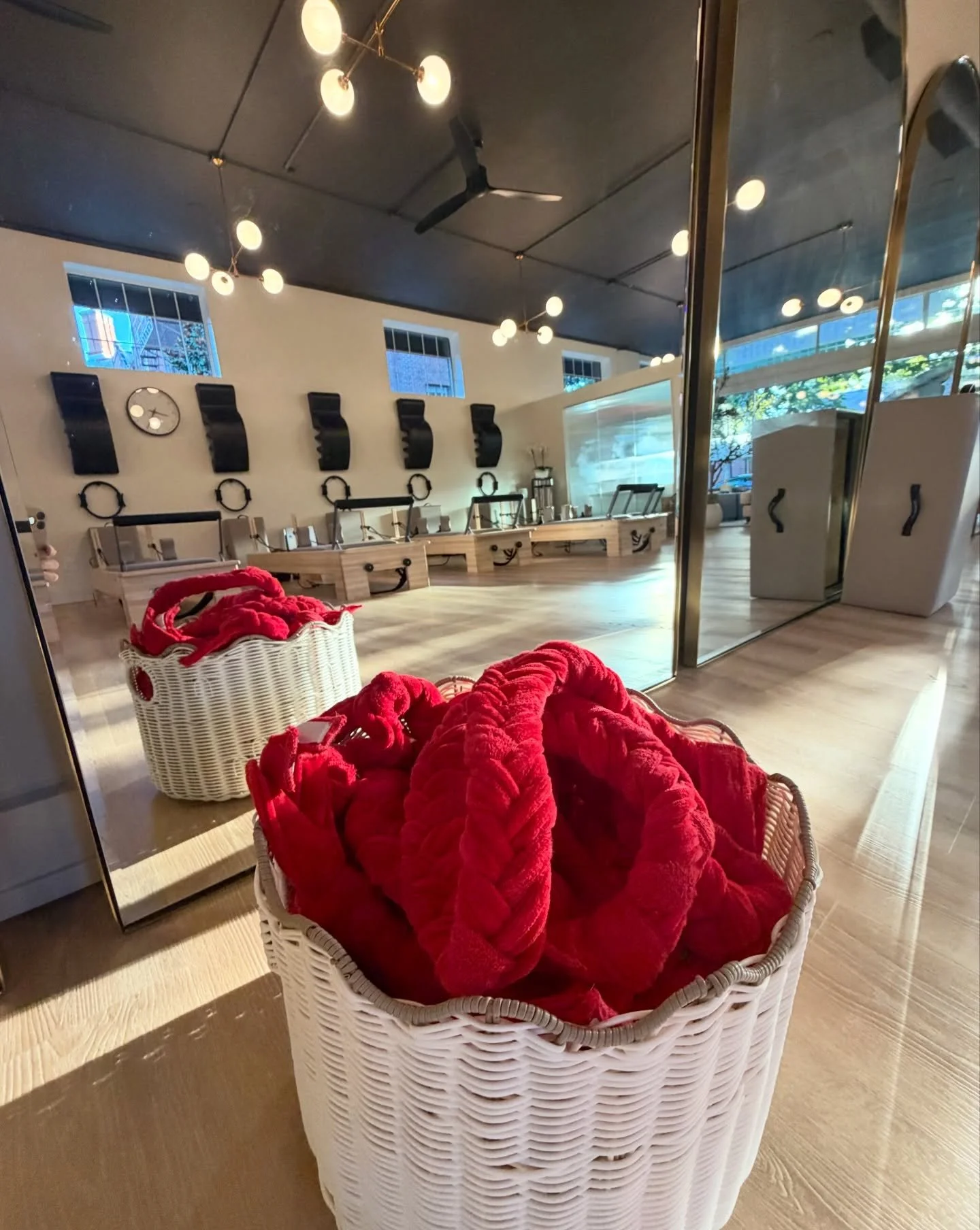 🔥The Fletcher Towel&hellip;IFYKYK and if you don&rsquo;t, here&rsquo;s the scoop! 

Benefits of the towel:

&bull; Encourages shoulder stability and organization. The gentle outward pull on the towel can help you feel the relationship between the ar