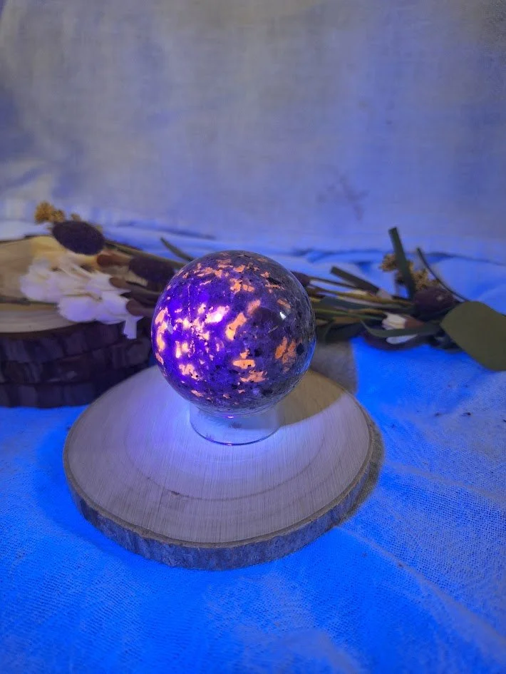 Yooperlite Small Sphere | UV Reactive | 51mm