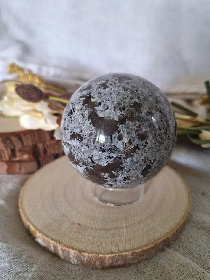 Yooperlite Medium Sphere | UV Reactive | 61mm