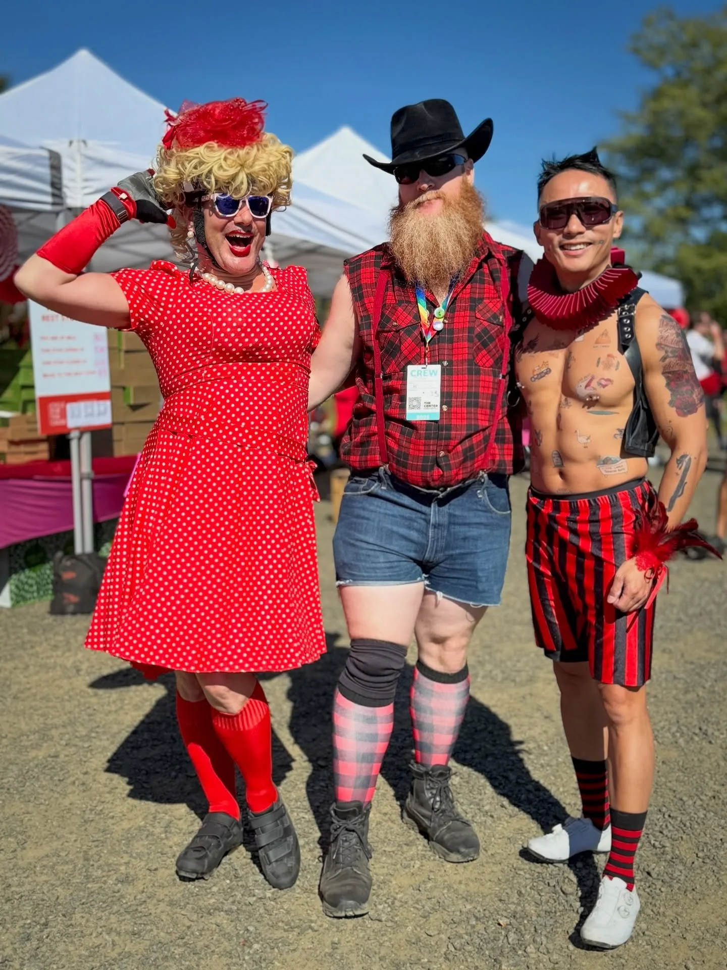🦅🎠 Day 2 &mdash; Taking the Circus on the Road
Kweens on Wheels on Red Dress Day.

🏳️&zwj;🌈 @TeamEagleNYC @CycleForTheCause #CawCaw #CycleForTheCause