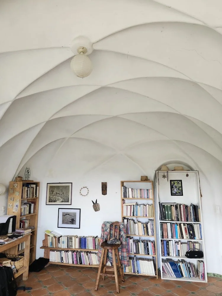 gothic-inspired-home-design16.jpg