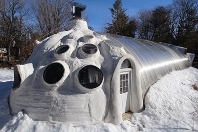Inflatable Greenhouse with Flying Concrete Ends