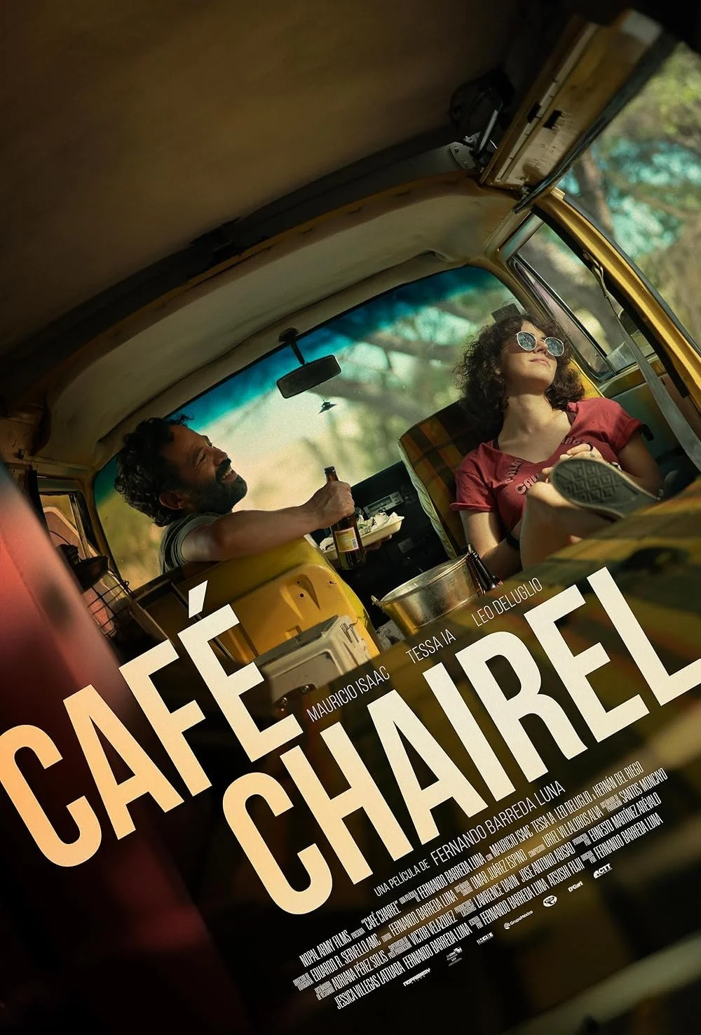 Movie poster for the film 'Café Chiarel' featuring a man and a woman inside a yellow van, with the man smiling and holding a beer, and the woman wearing sunglasses and looking out the window.