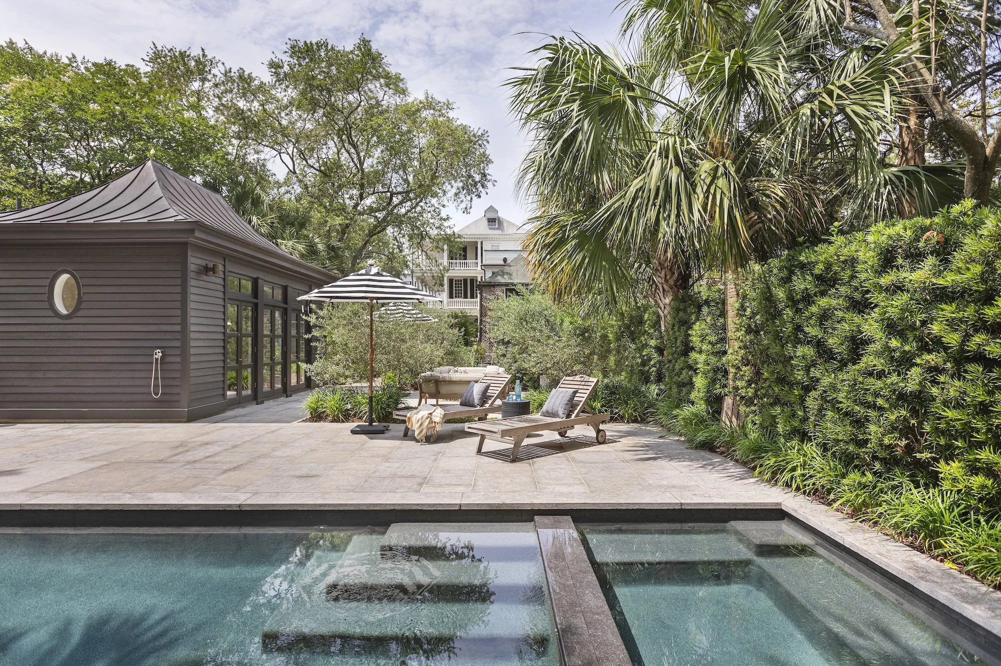 Grand Charleston Single House