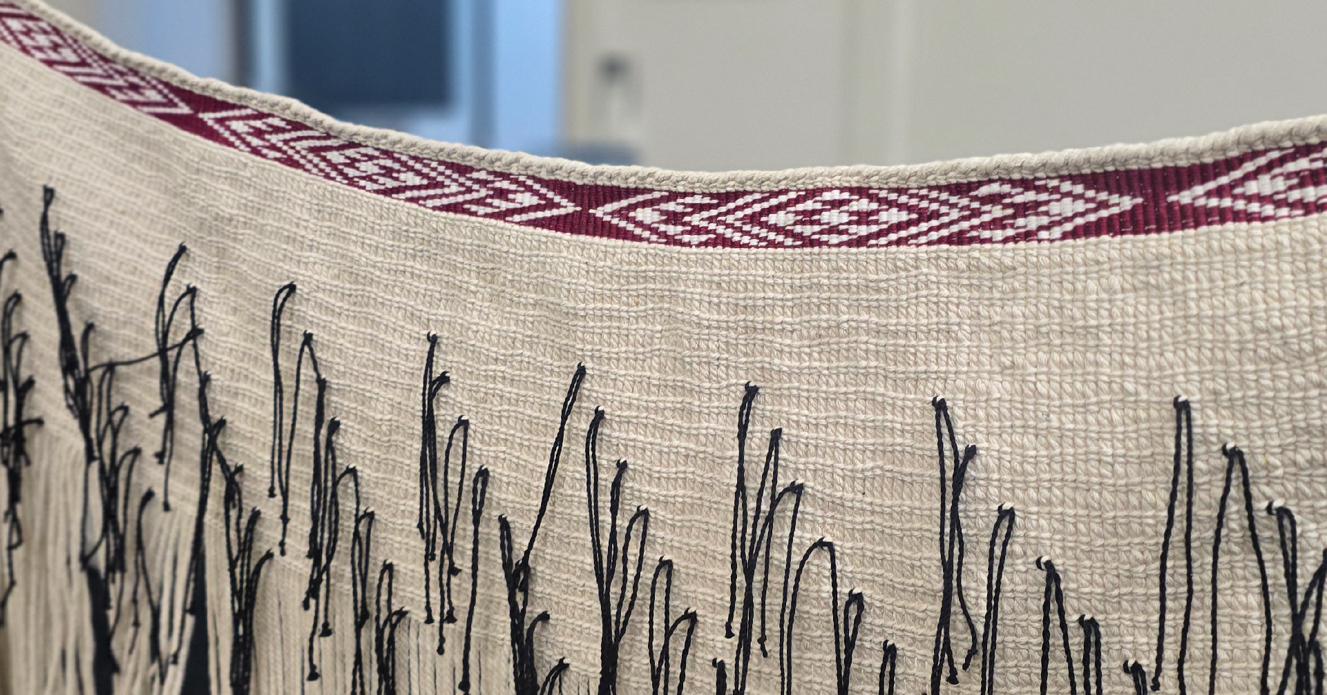 Photo of kakahu with taniko weaving band at top