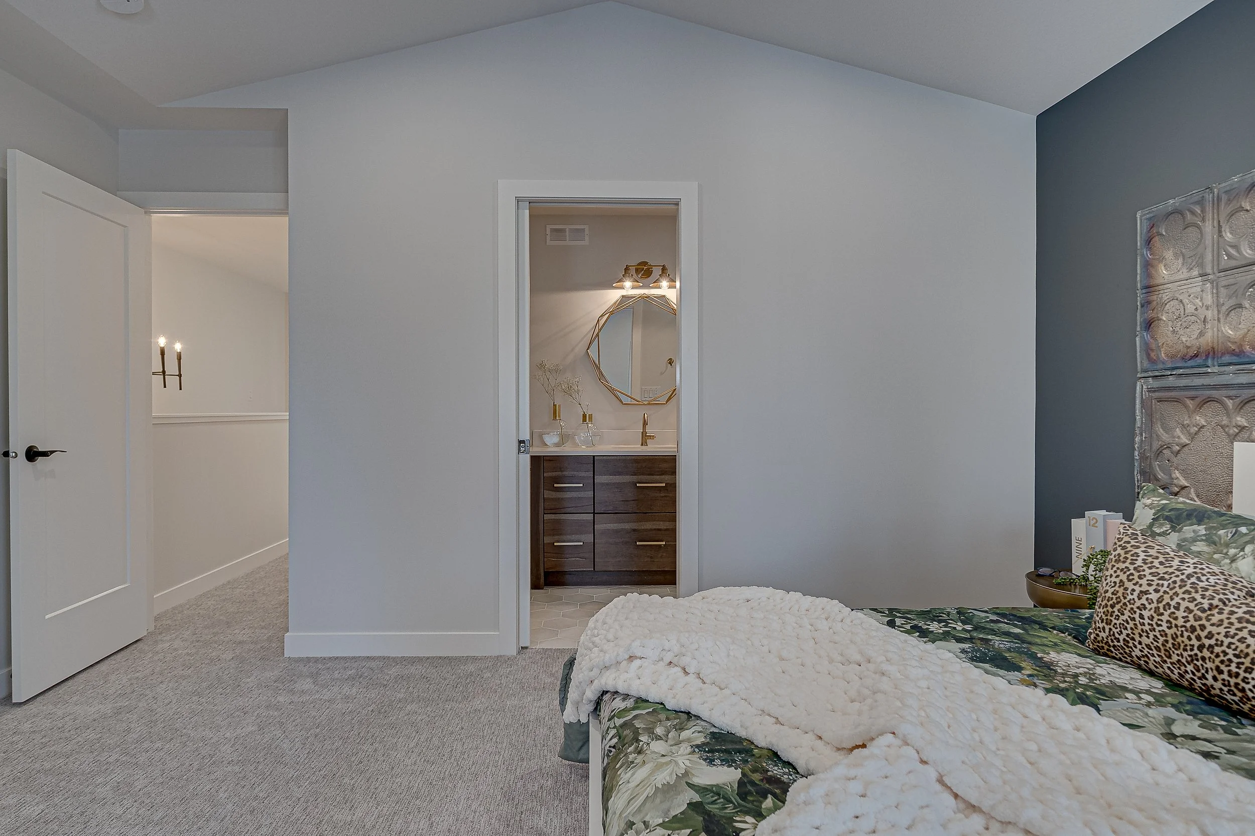 50-1034 13th Street East-51.jpg
