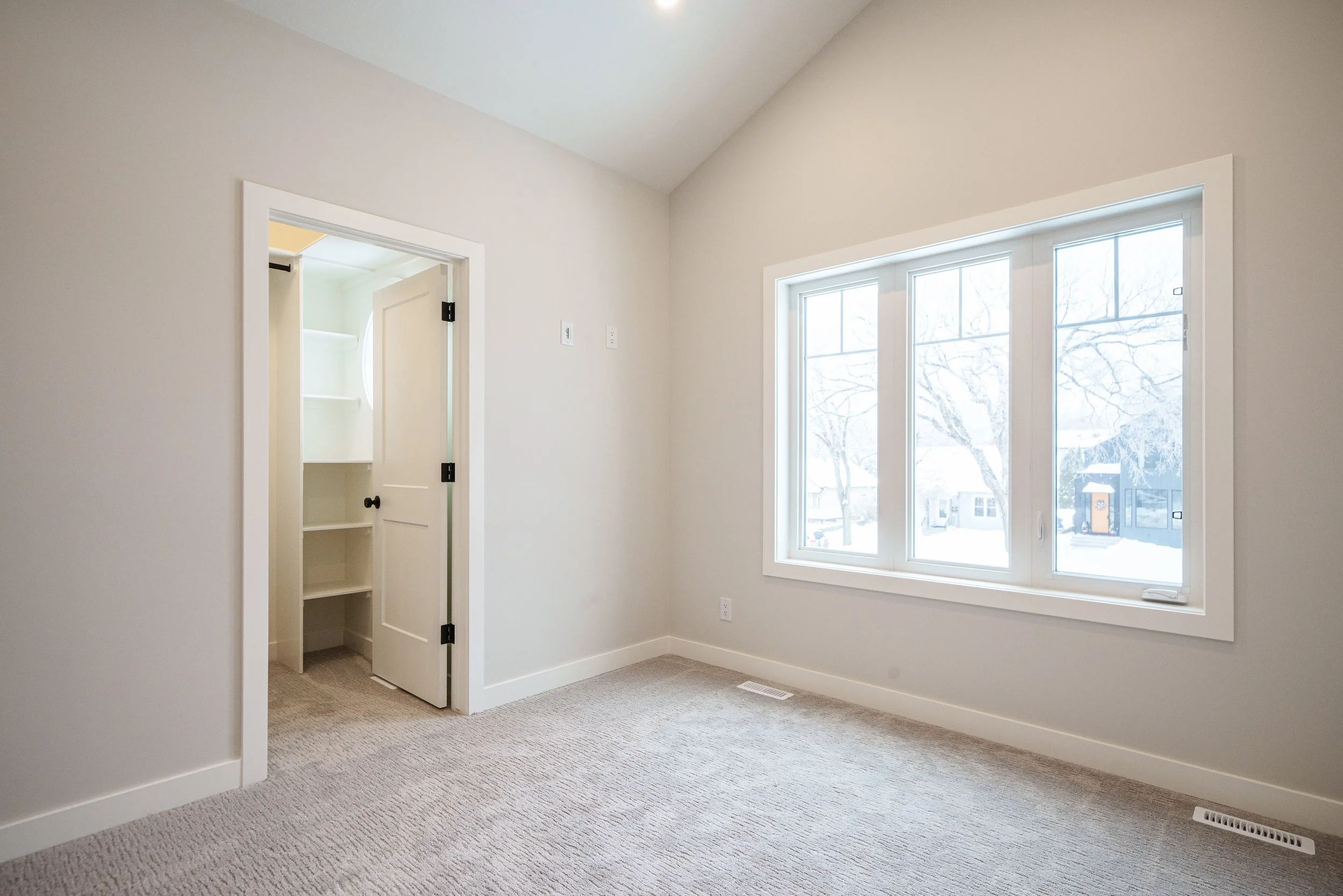 043-1508 Victoria Avenue Saskatoon-43.jpg
