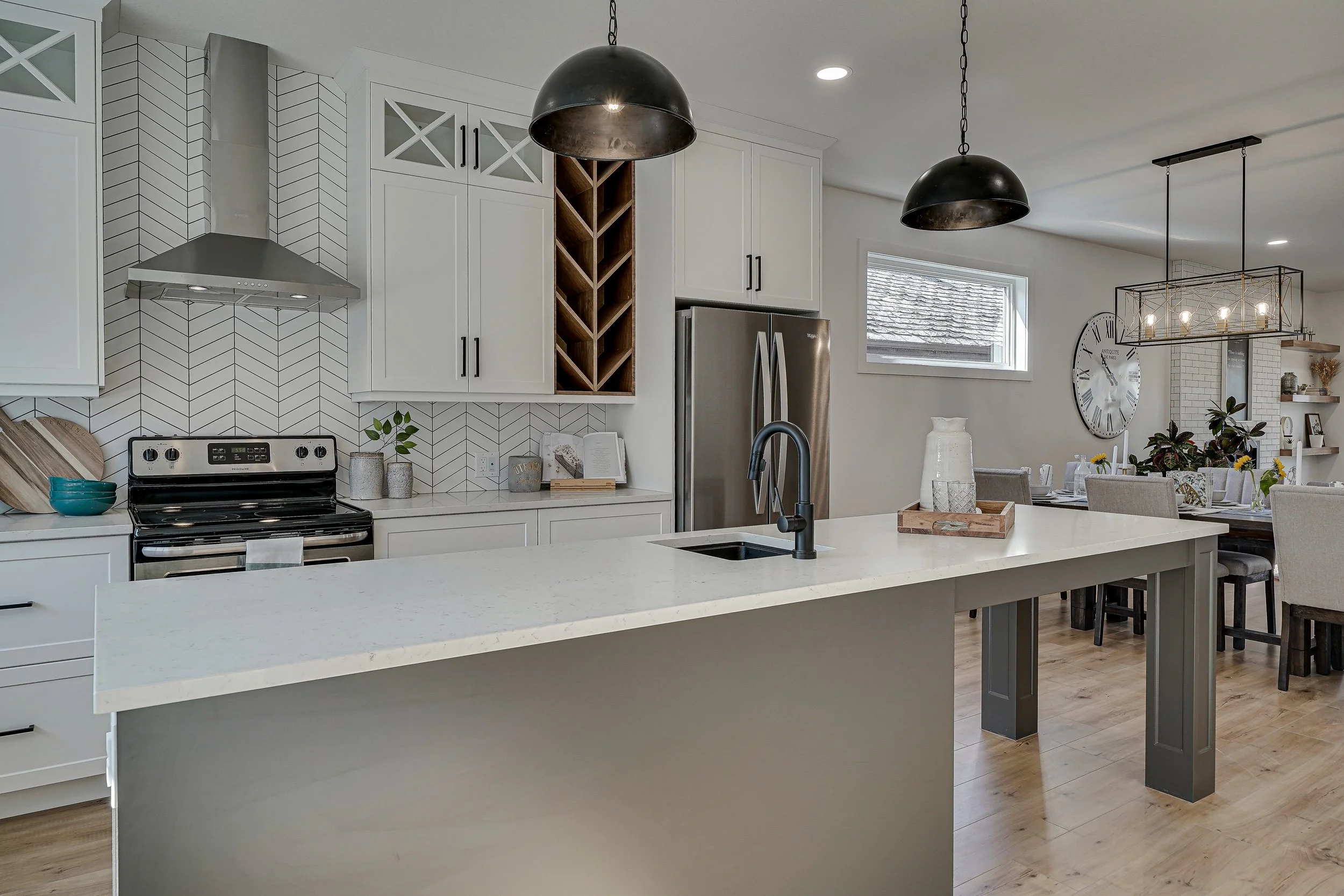037-216 1st Street East-37.jpg
