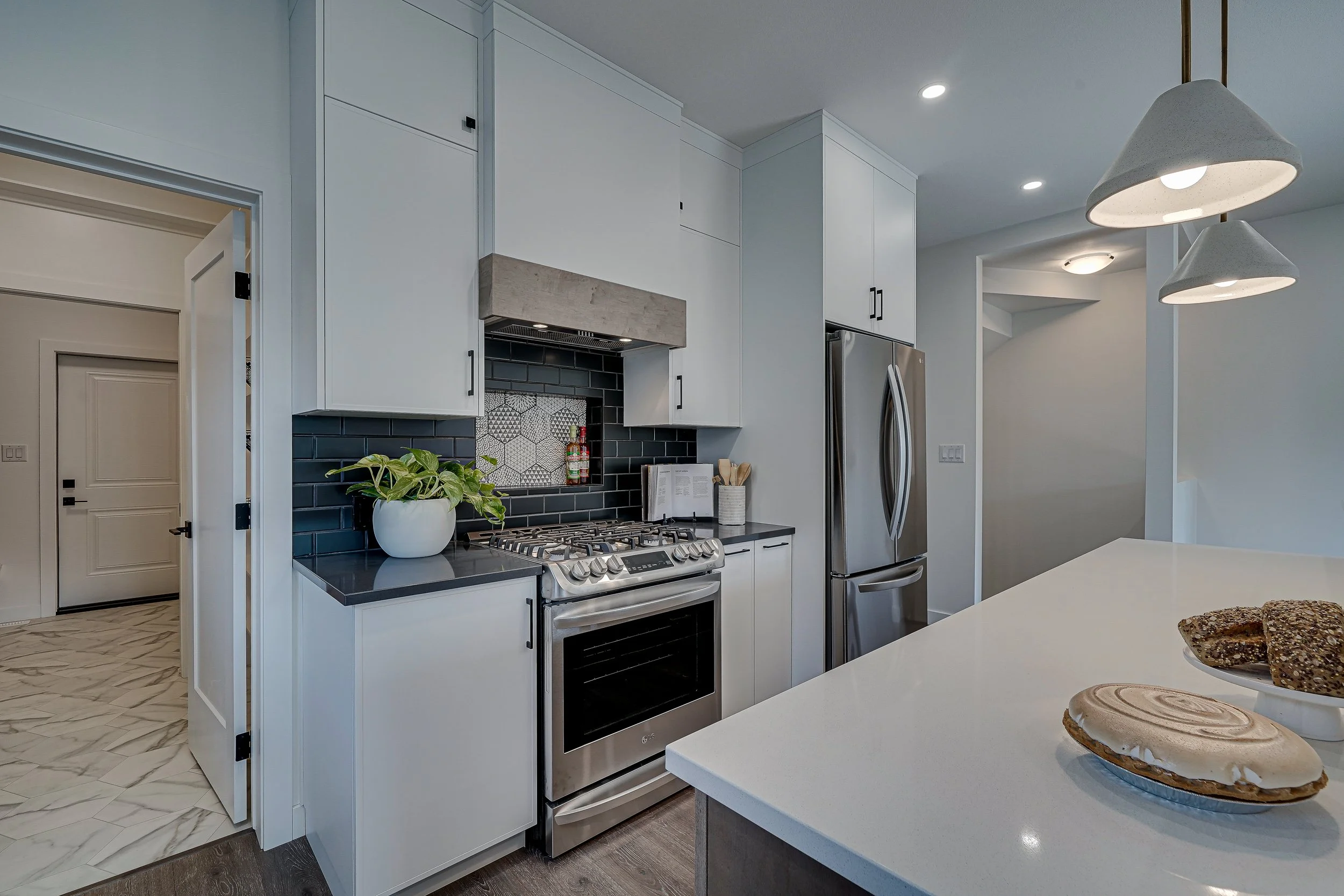 10-220 Hamm Crescent-10.jpg