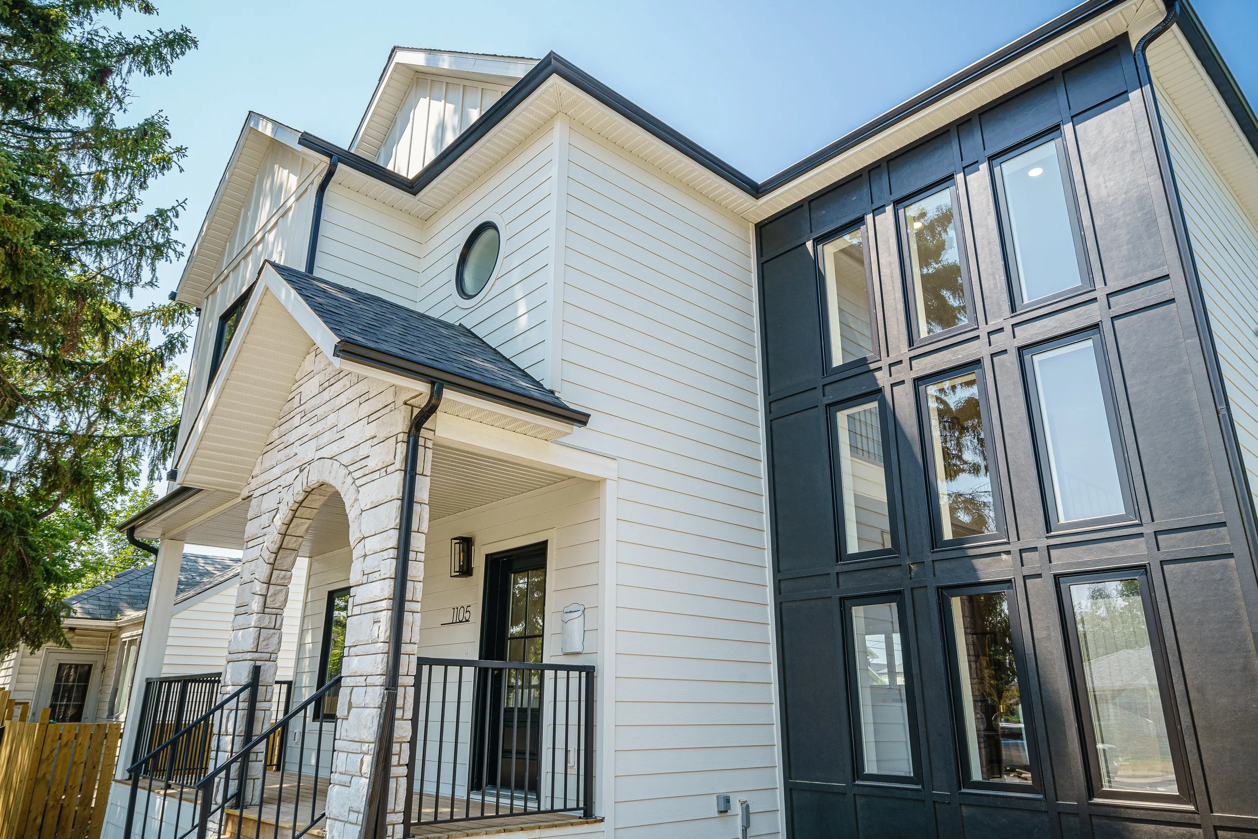 056-1105 2nd Street East-103.jpg