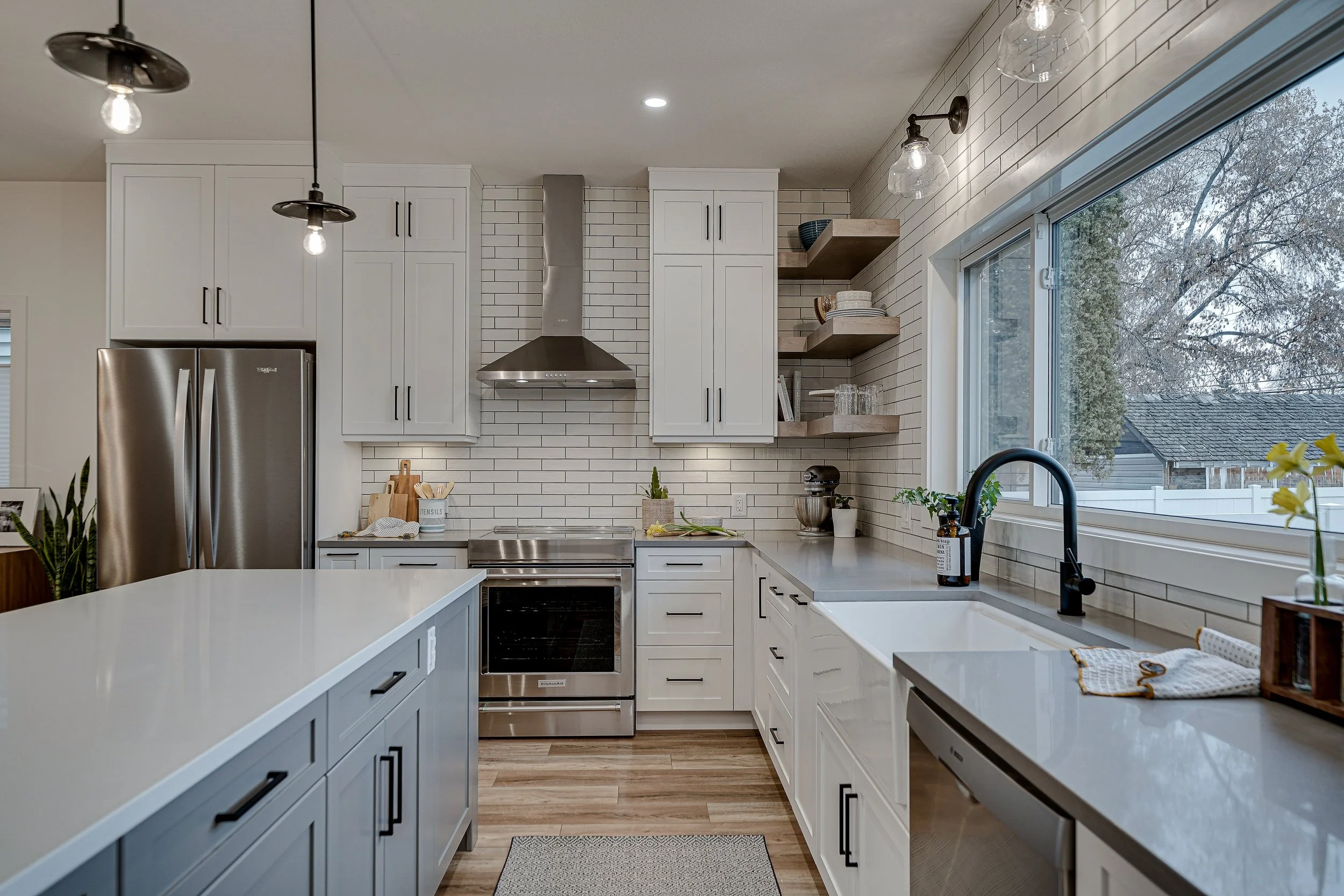 034-218 1st Street East-34.jpg
