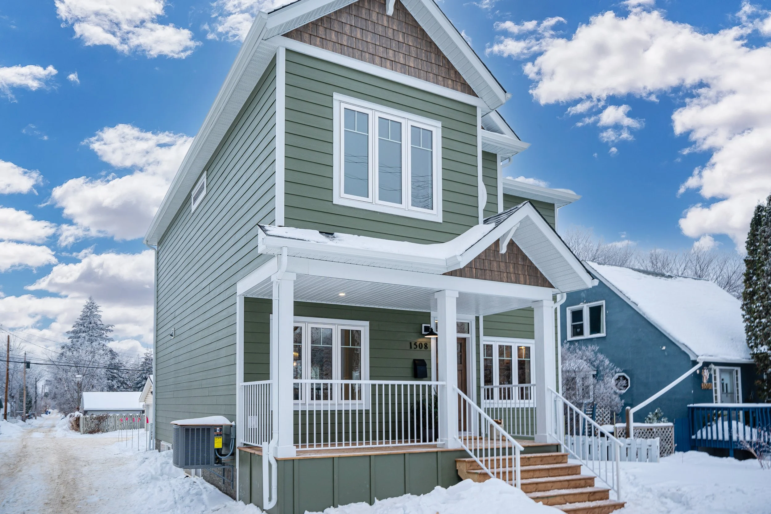 003-1508 Victoria Avenue Saskatoon-03.jpg