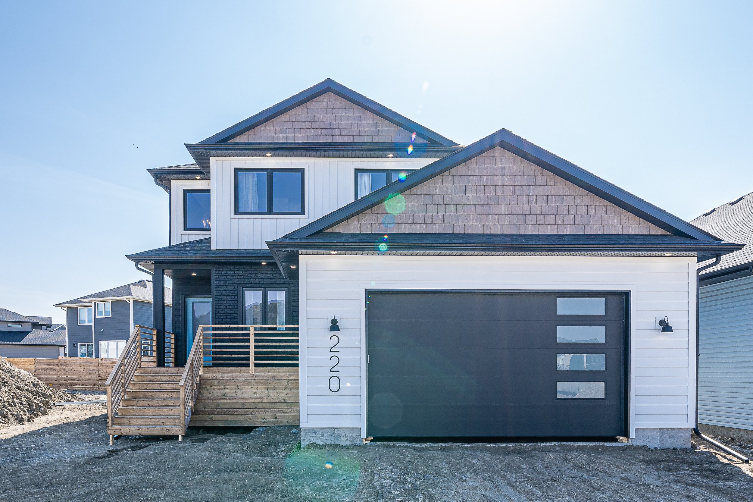 02-220 Hamm Crescent-02.jpg