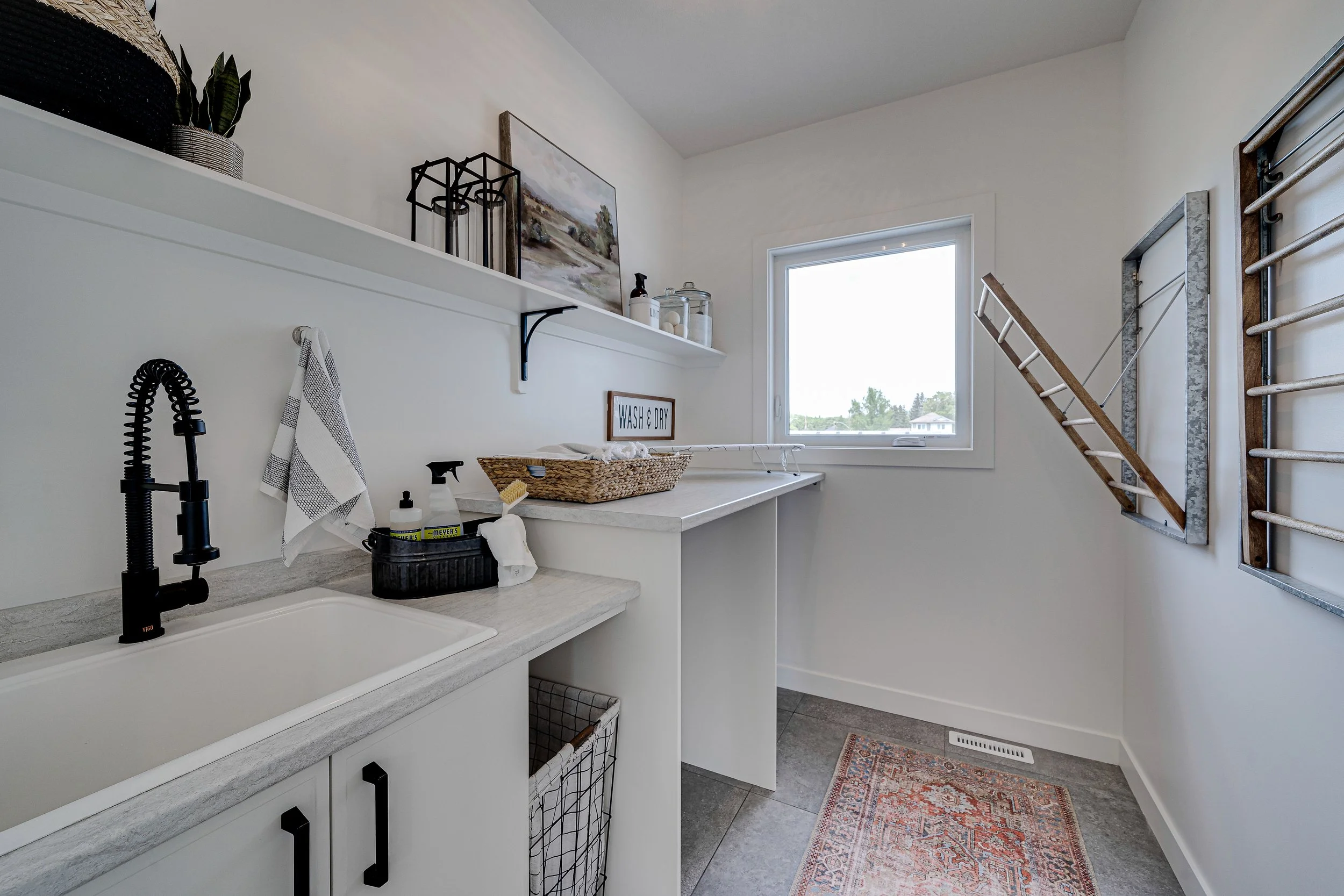 046-1105 2nd Street East-46.jpg