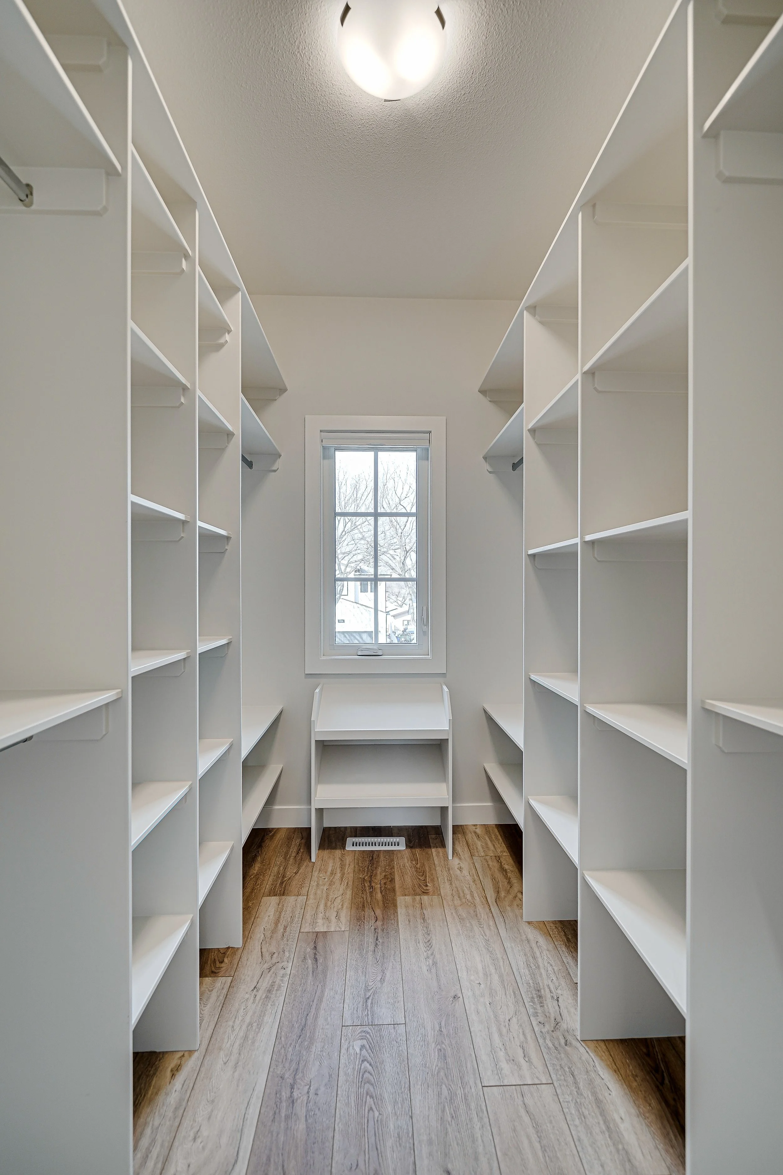 077-218 1st Street East-77.jpg