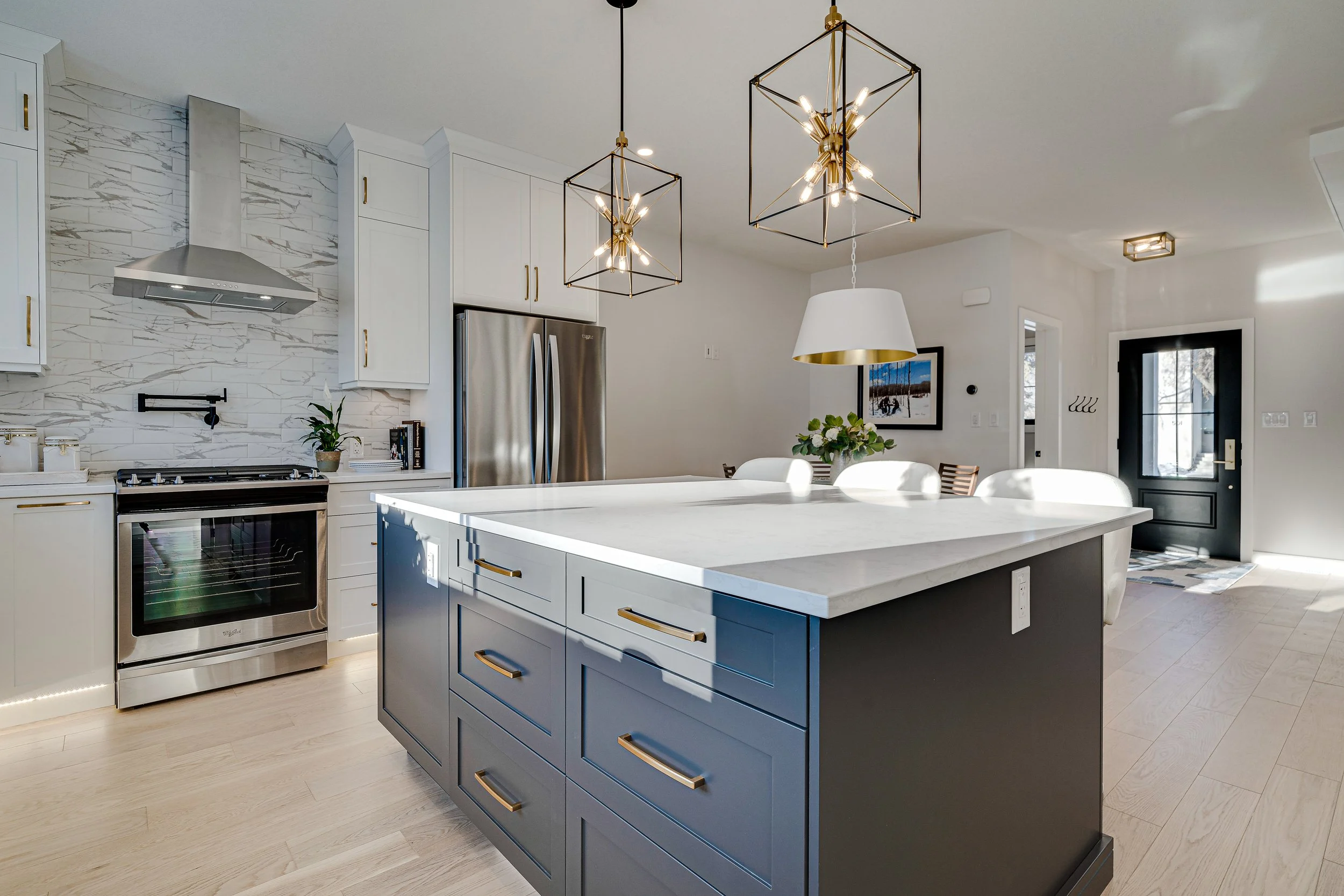 029-502 2nd Street East-28.jpg