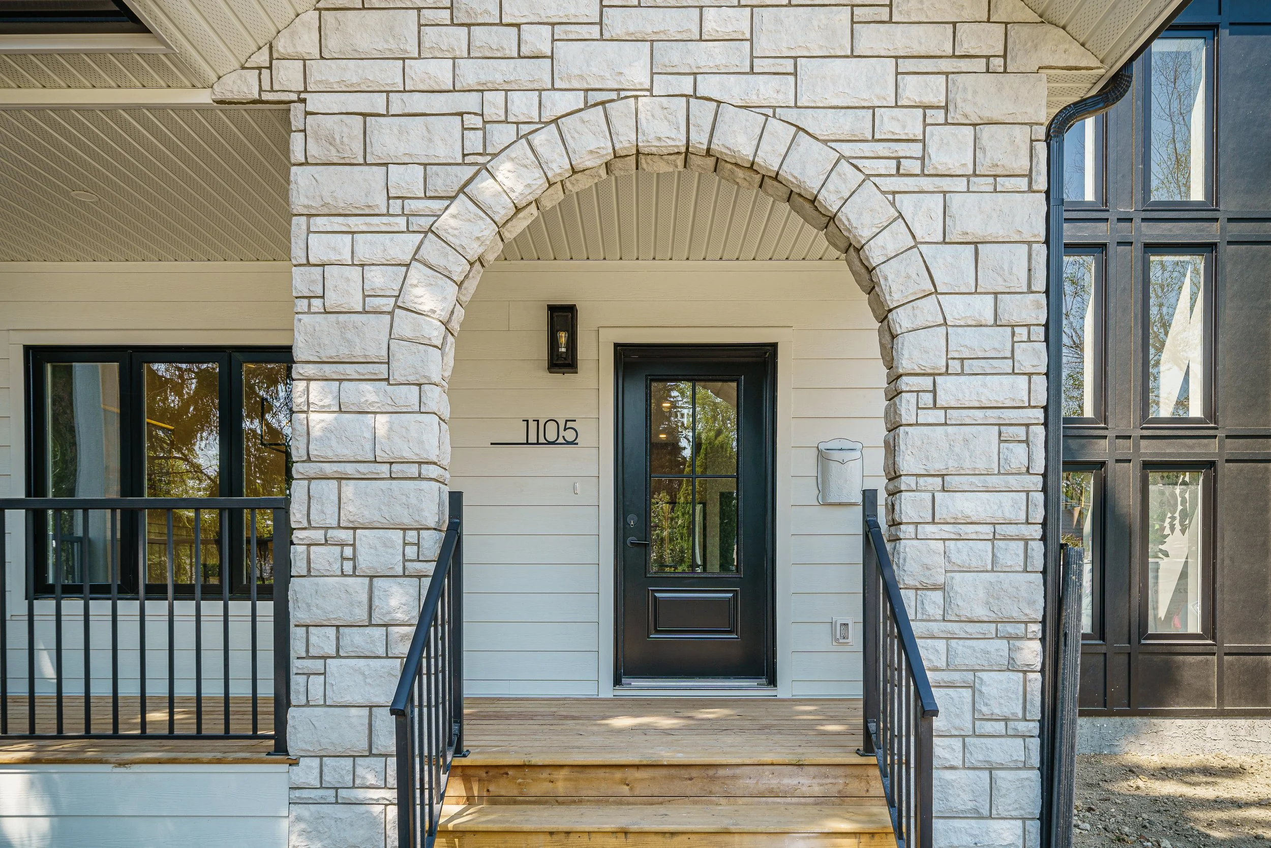 058-1105 2nd Street East-105.jpg