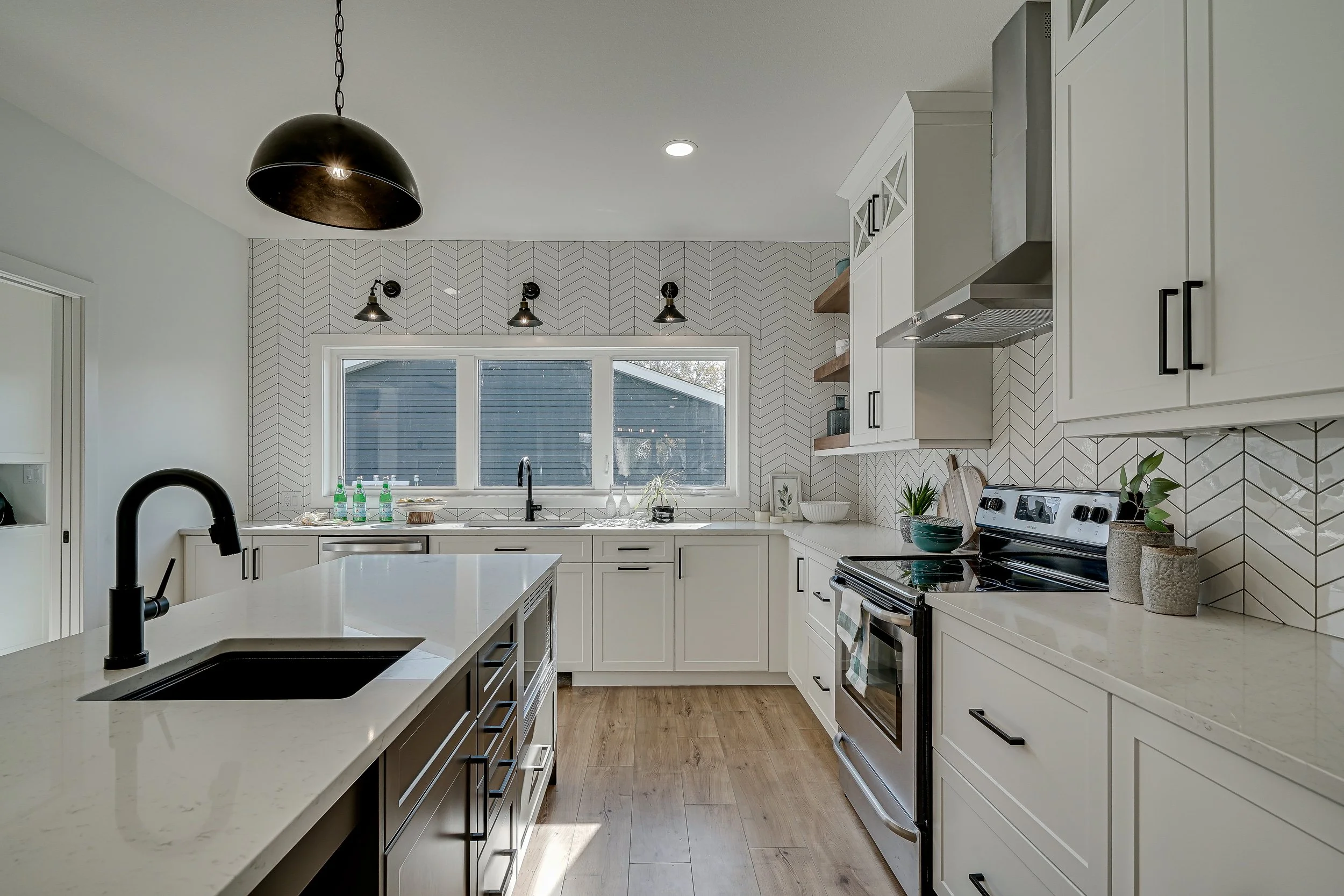 026-216 1st Street East-26.jpg