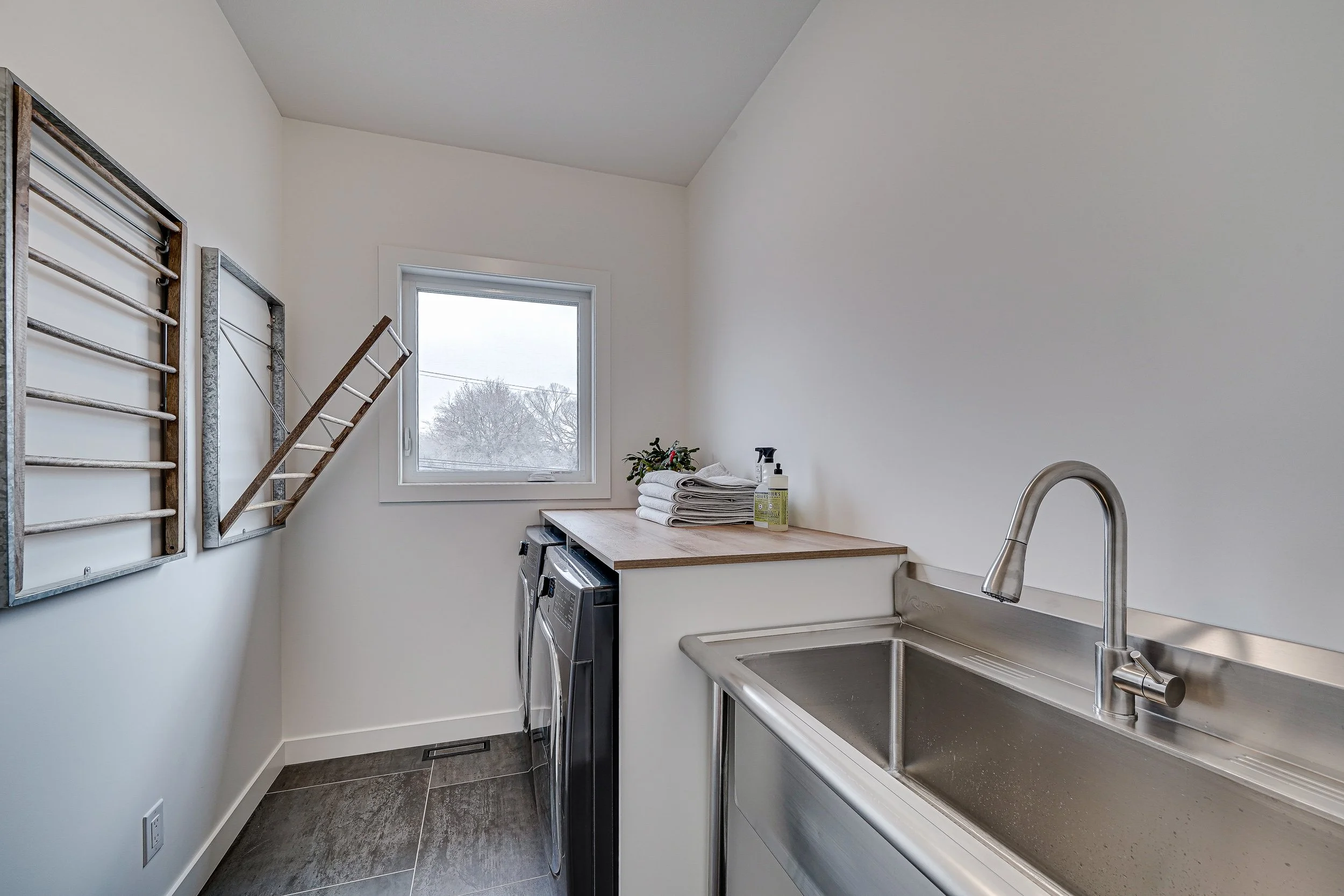 109-218 1st Street East-109.jpg