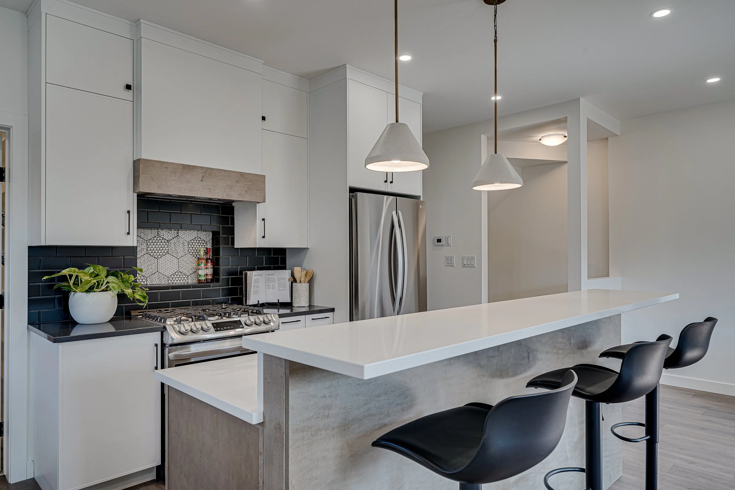 08-220 Hamm Crescent-08.jpg