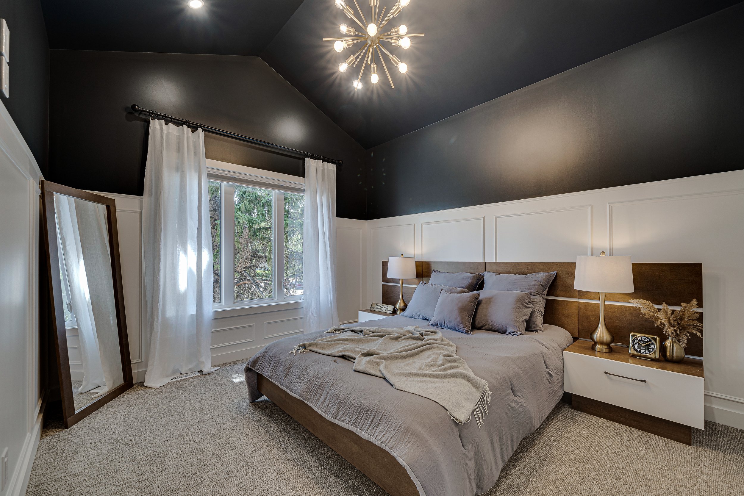 032-1105 2nd Street East-32.jpg