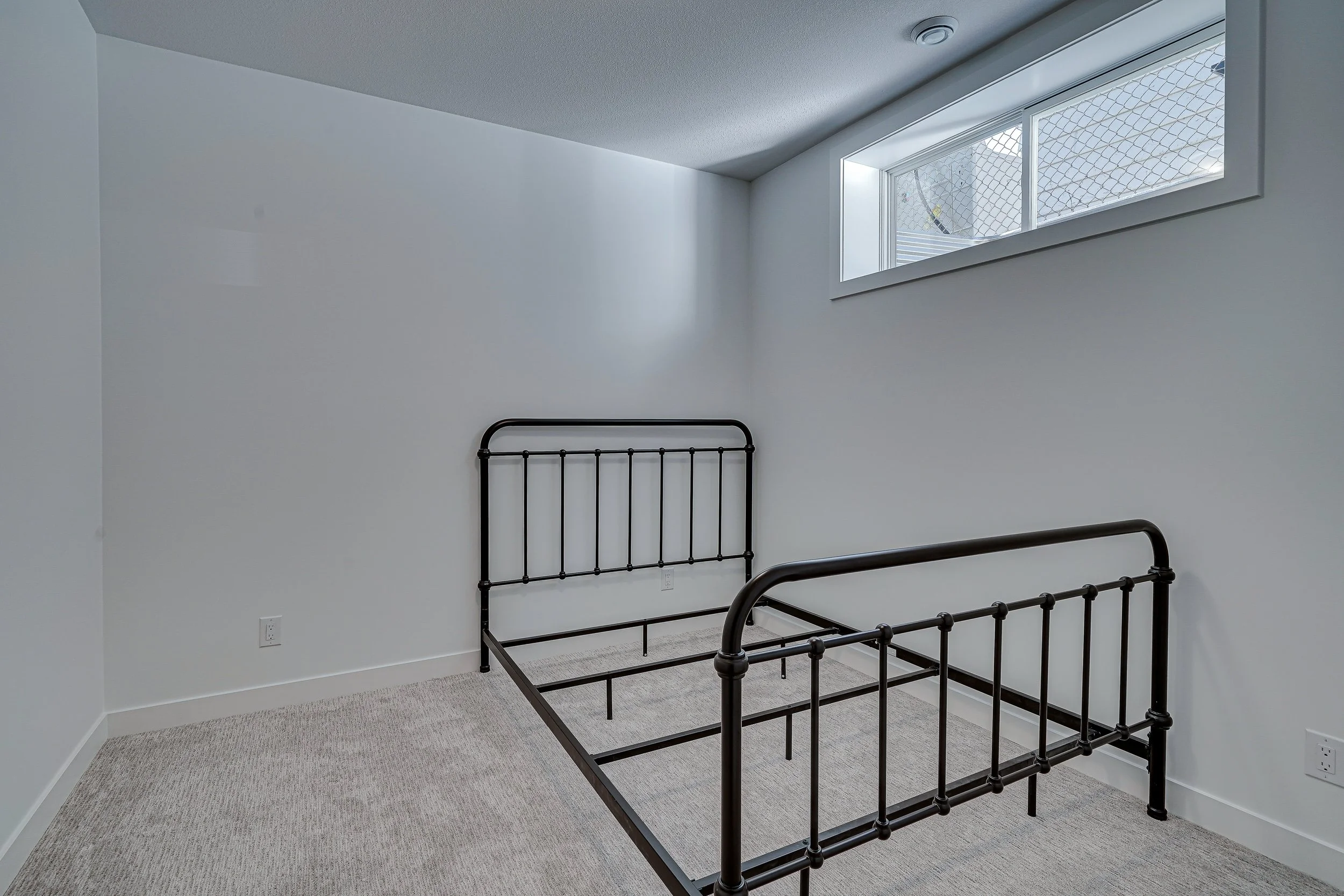 101-216 1st Street East-101.jpg