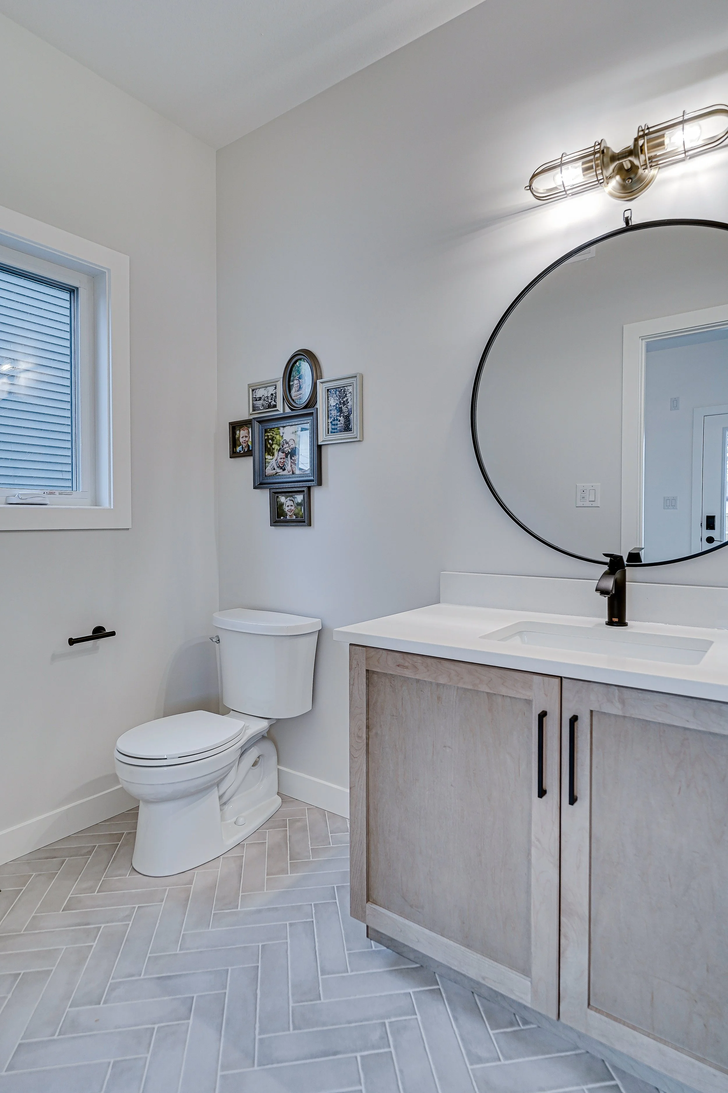 051-218 1st Street East-51.jpg