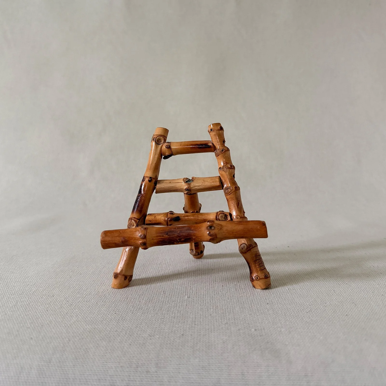 bamboo-easel-1.jpg