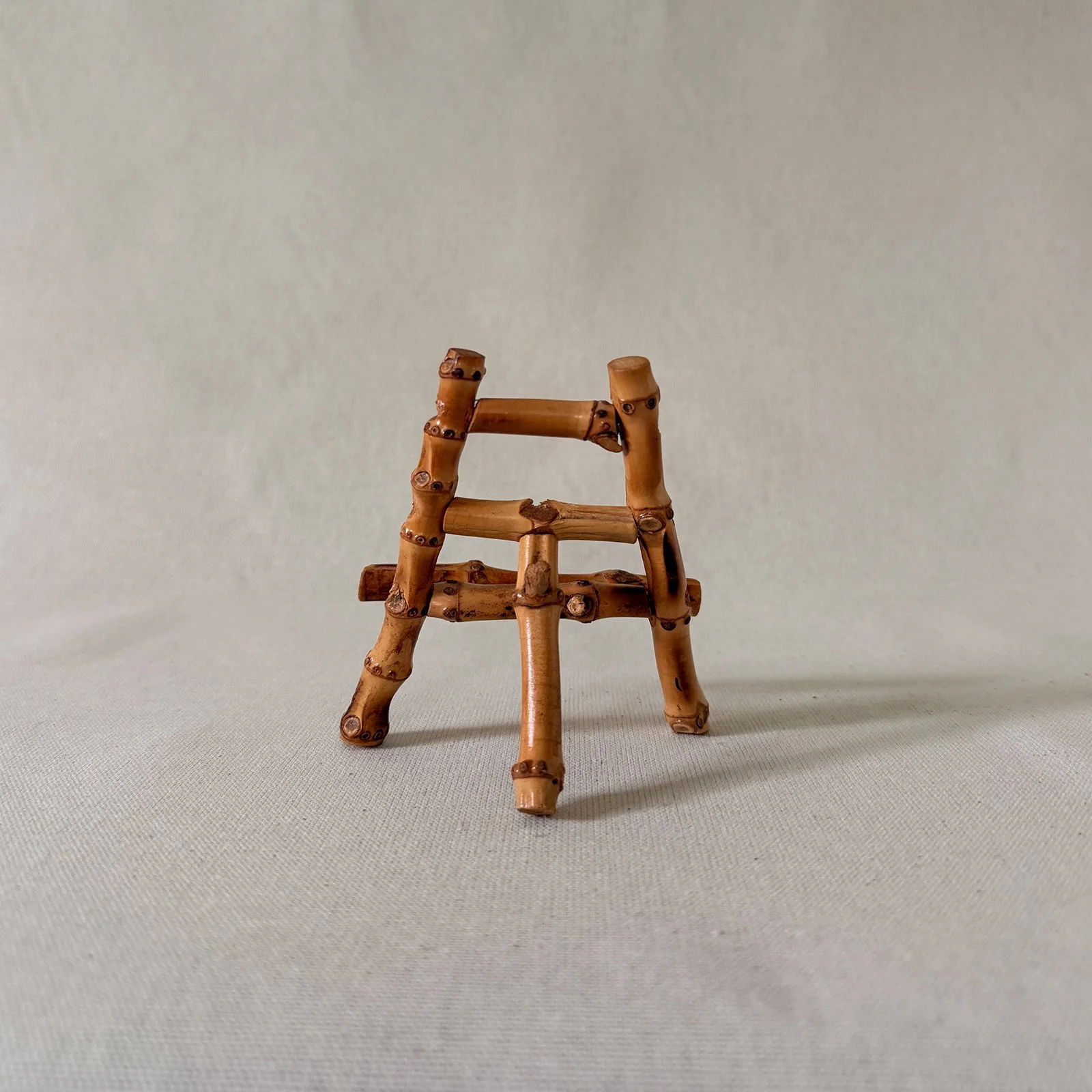 bamboo-easel-3.jpg