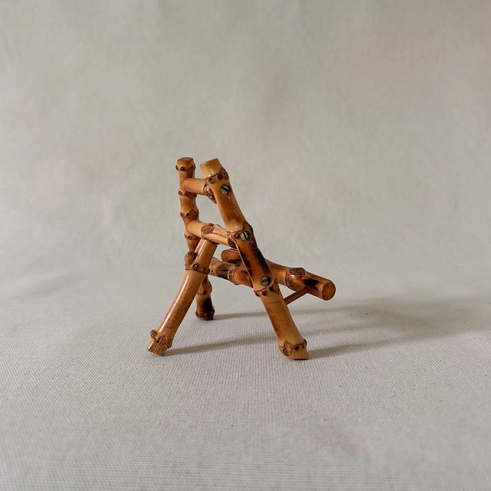 bamboo-easel-4.jpg