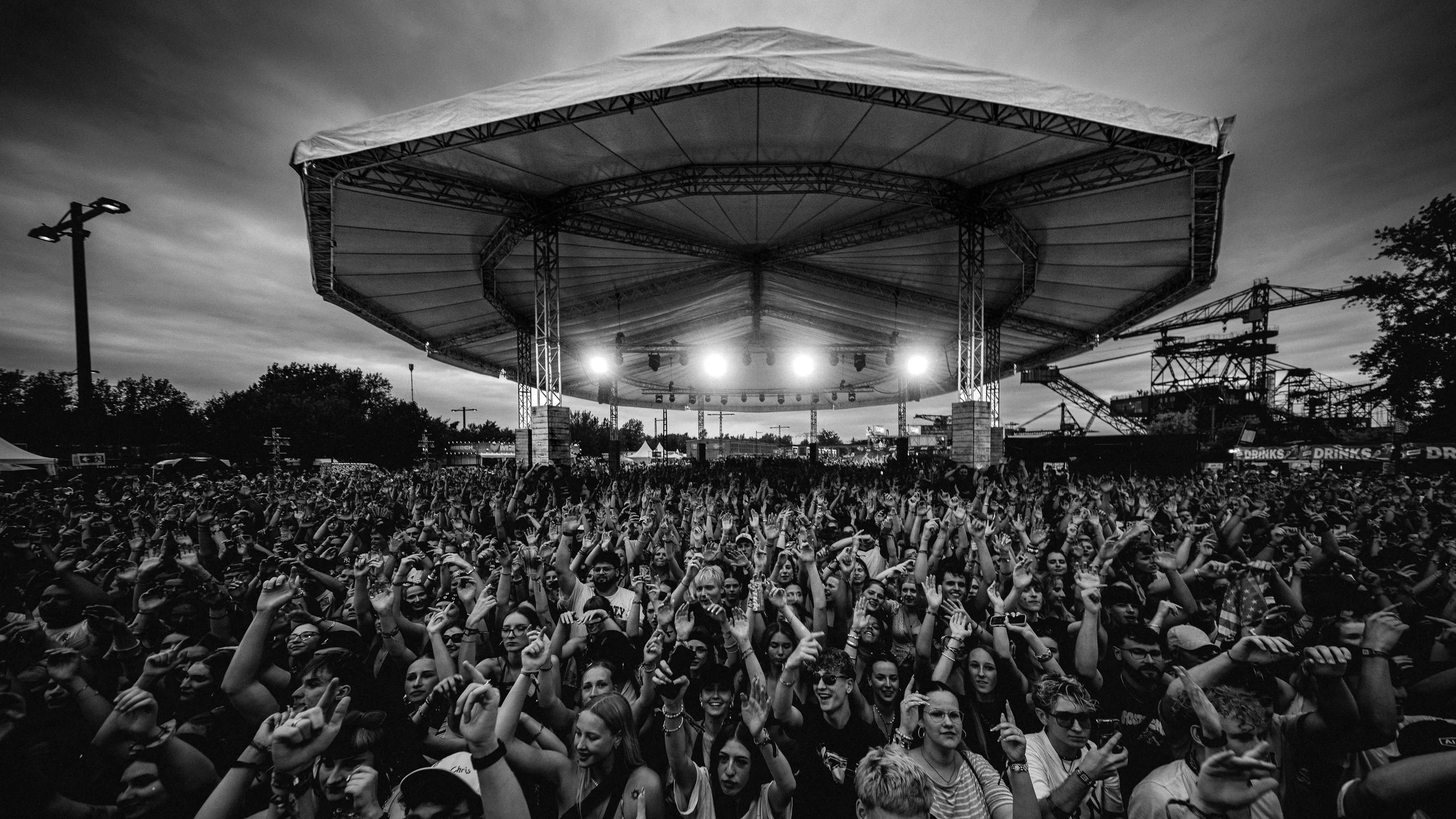 SPLASH_CROWD_BY_GOODGUYPAEZ62.jpg