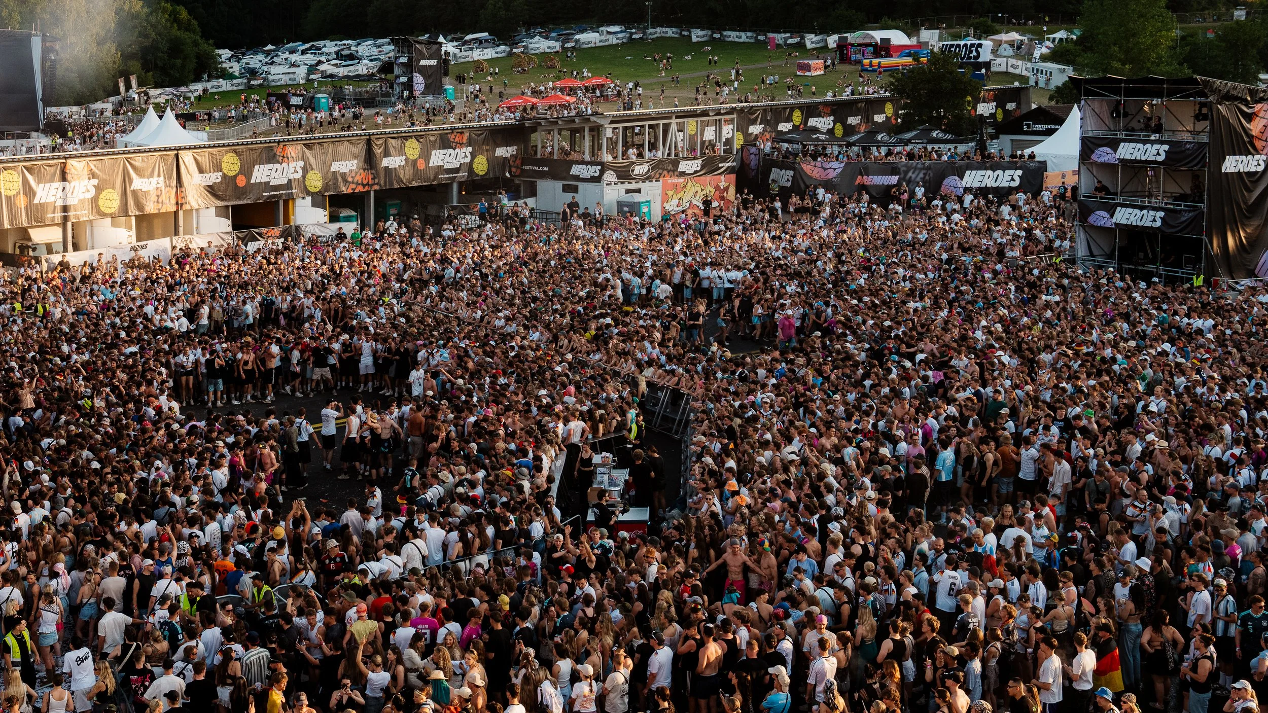HEROES_CROWD_BY_GOODGUYPAEZ-94.jpg