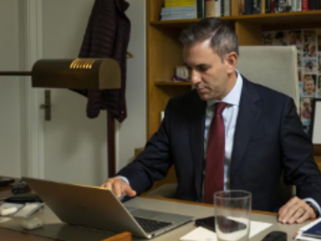 Chalmers turns to Reddit to fix the economy